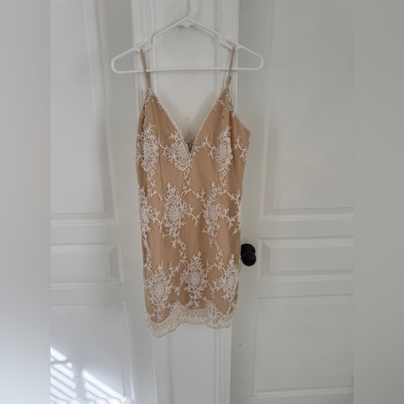 REVOLVE Dresses & Skirts - REVOLVE Tan and White Lace Mini Dress